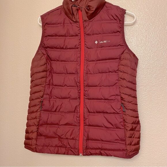 Columbia woman’s Lake 22 down 650‎ Fill burgundy red Full Zip Puffer vest M - Picture 1 of 11